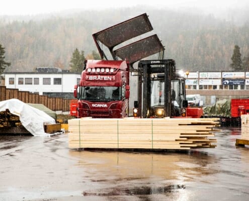 Lasting av trevare, foto.