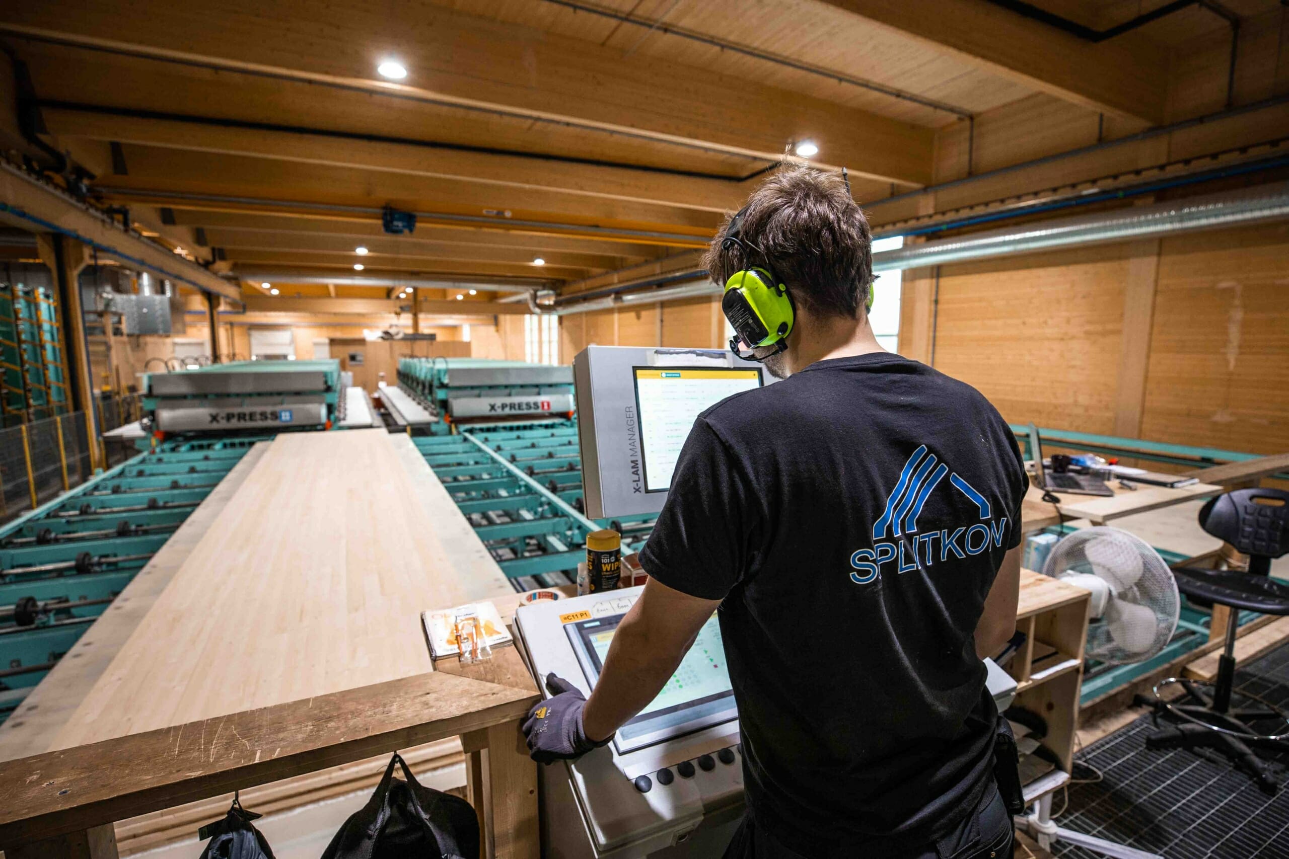 Produksjon av massivtre fra Splitkon, foto.