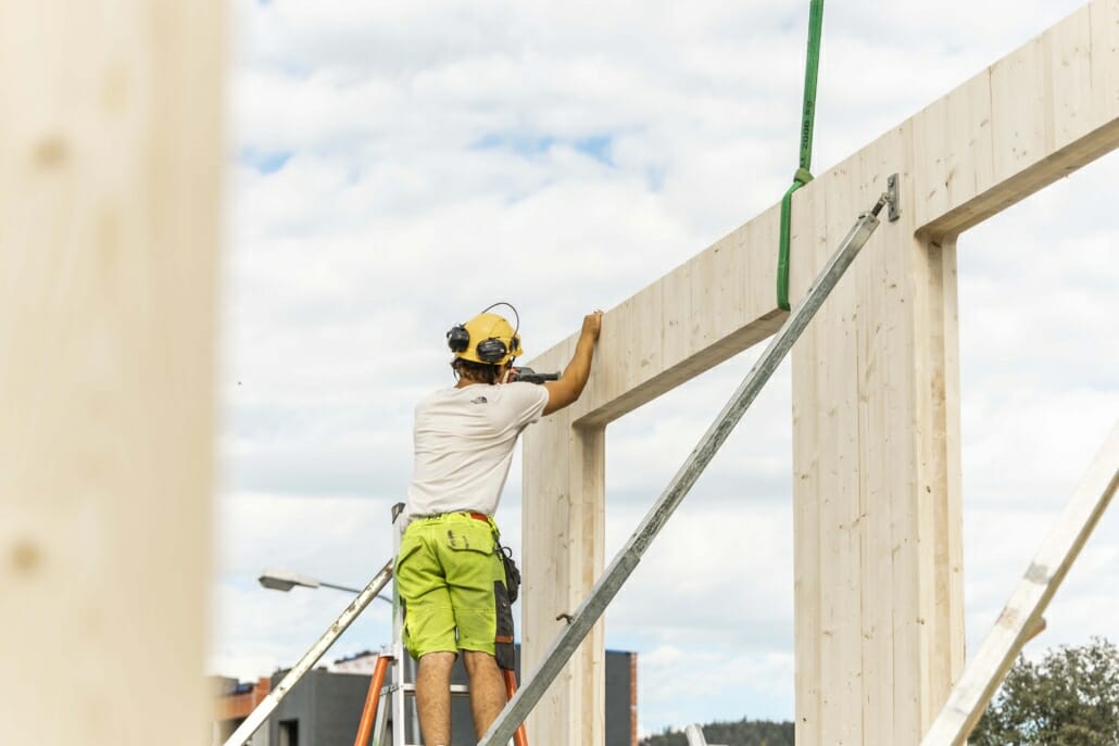 Bygging med massivtre, foto.