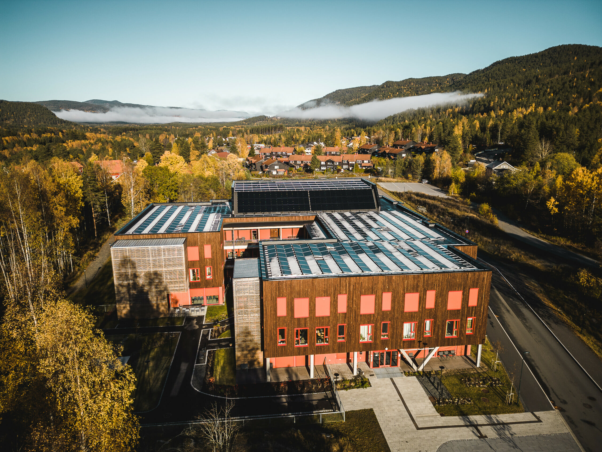 Massivtre fra Splitkon Edvardsløkka bo- og aktivitetssenter i massivtre fra Splitkon utvendig