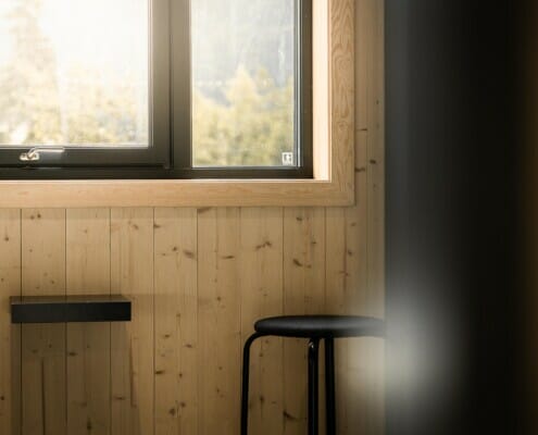 Splitkon_ModumAMB-20 Nærbilde av vegg i massivtre, foto.