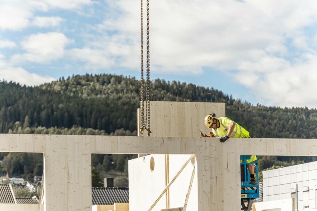 Ferdig produsert elementer leveres på byggeplass, foto.