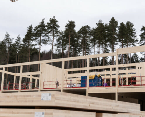 Splitkon_Hov-19 Under byggingen av ungdomsskolen bygget i massivtre, foto.
