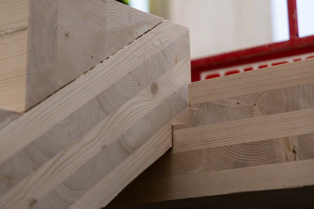 Splitkon_Hov-9 Massivtre fra Splitkon brukt i Hov Ungdomsskole, foto.