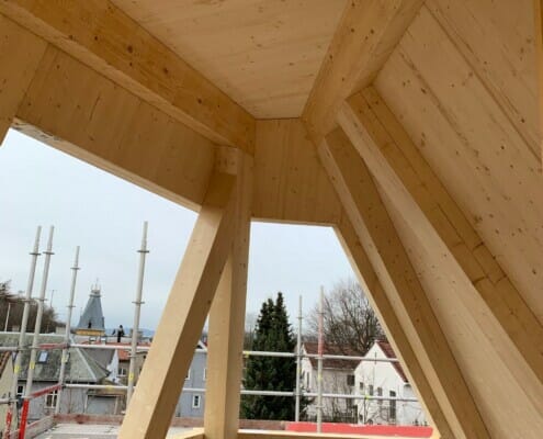 277810601_10160089337074085_5375605146008437151_n Takkonstruksjon under bygging i massivtre, foto.