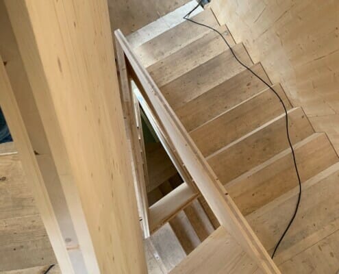 277811355_10160089341594085_2417595885387003278_n Trappegang vist fra toppen og ned under bygging, foto.