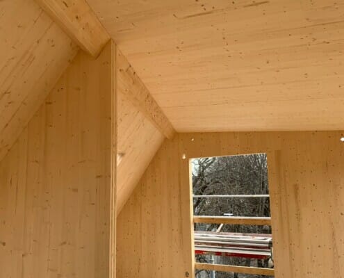 278063244_10160089337264085_3483134361949745178_n Under bygging trestrukturen kommer tydelig frem og fukset ligger på massivtre konstruksjon, foto.