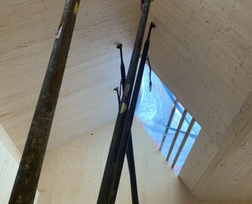 IMG_4027 Tak i massivtre under bygging med stål bæring, foto.