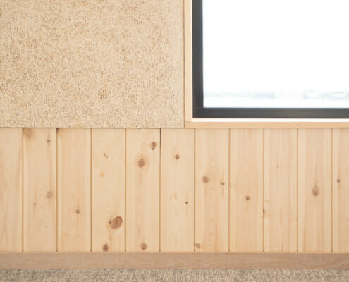 Massivtre på vegg, illustrasjon.