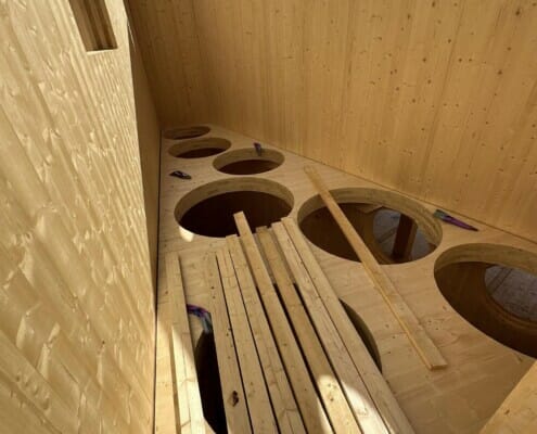 352523796_10223402161385458_3822894189789307828_n Detaljer under bygging innvendig, foto.