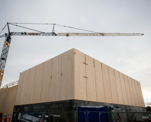 Splitkon_RS_Horten-4 Kran over kontorbygget under bygging, foto.