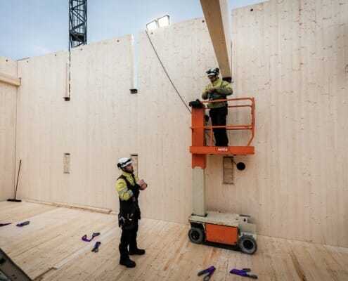 Splitkon_RS_Horten-46 Bruk av lift til montering i kontorbygget, foto.