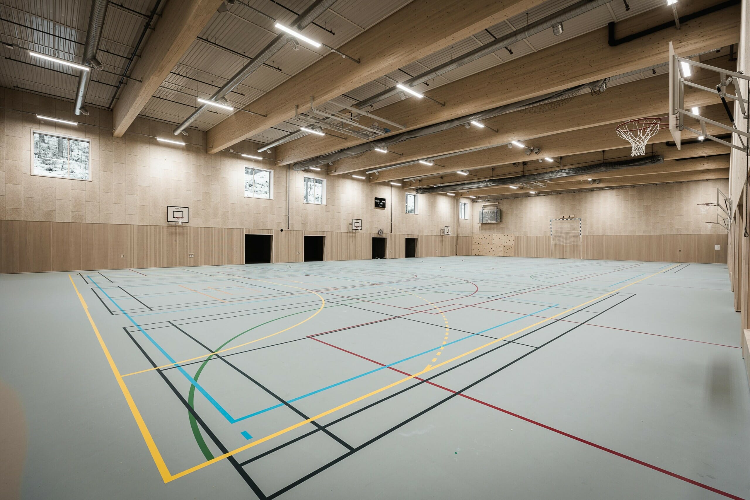 Gymsalen inne på skolen, foto.