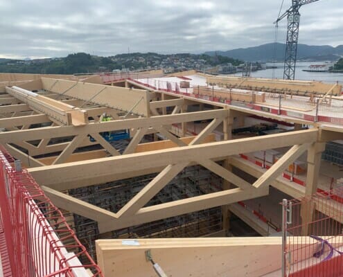 IMG_2024 Bjelker på tak under bygging, foto.