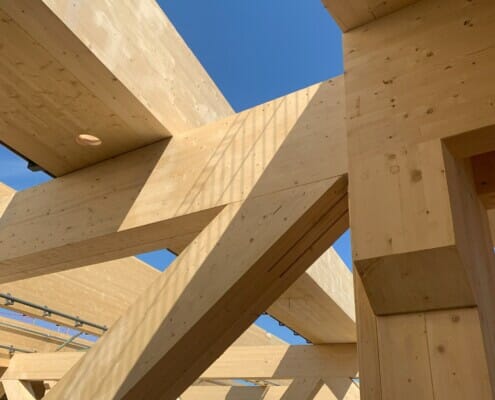 IMG_2137 Bjelker i massivt tre under bygging, foto.