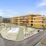 Oversikt over uteområdet fra avstand, foto.