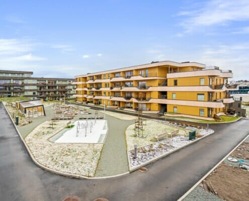 Oversikt over uteområdet fra avstand, foto.