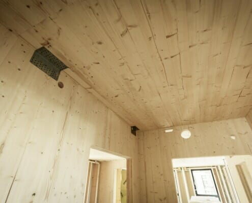 Innvendig tak og vegger i massivtre, foto.