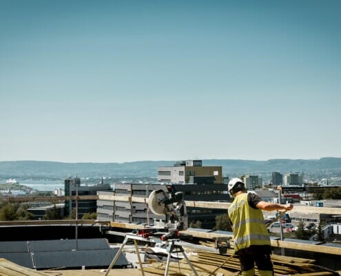 Bygging på tak med flott utsikt, foto.