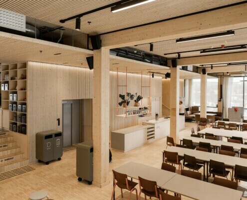 Kantinen i massivtre, foto.