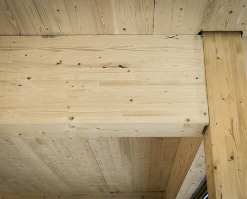 Splitkon_Tåsen-5 Detalj av bjelke innvendig i massivtre, foto.